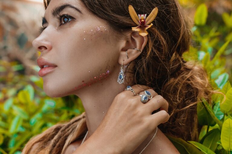 Radiant Mysteries: The Allure of Labradorite Jewelry