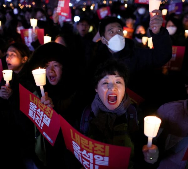 South Korea President Apologises But Doesn’t Resign Over Martial Law Fiasco